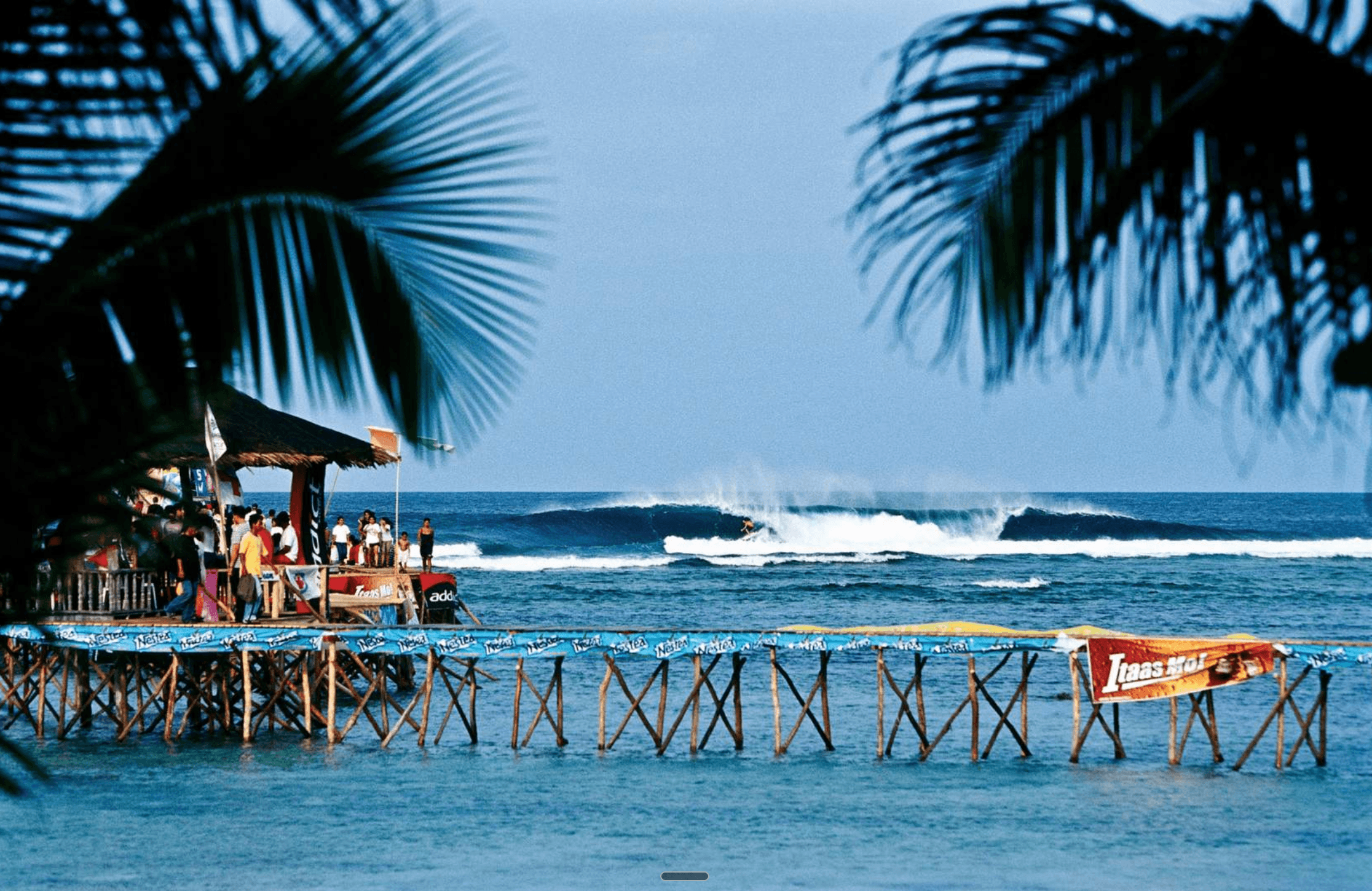 Onda destra di Cloud 9 a Siargao — una delle onde più famose delle Filippine